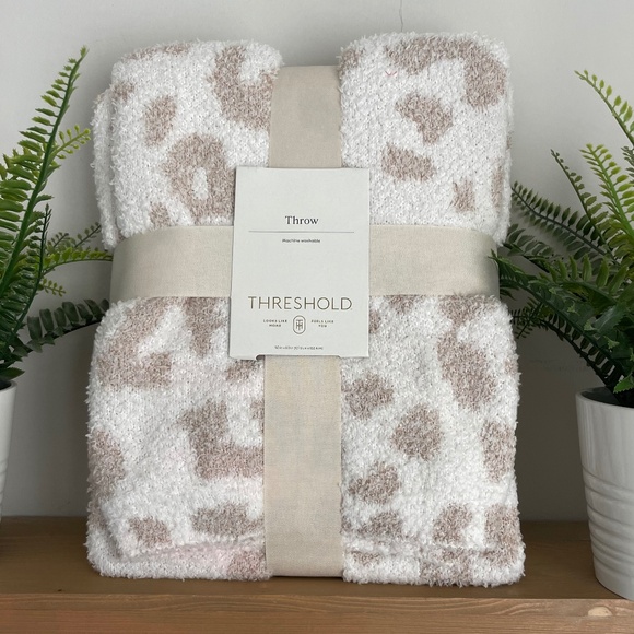 Threshold Cozy Knit Throw Blanket. - Picture 1 of 2